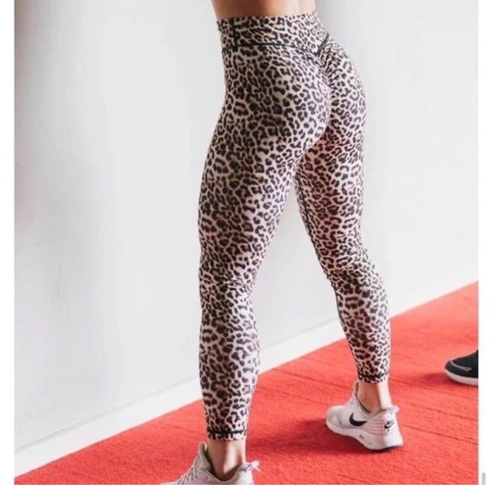 Zyia Leopard Booty Scrunch Leggings
